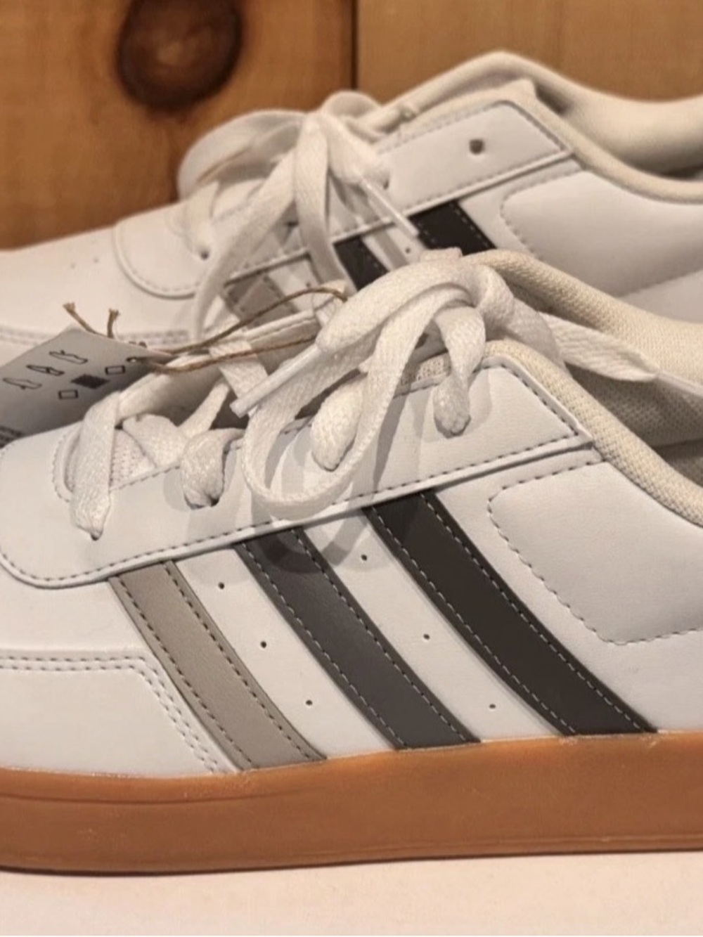 ADIDAS BREAKNET 2.0 K Tennis Shoes IH8878 White/Silver/Gum KIDS/ Size 5